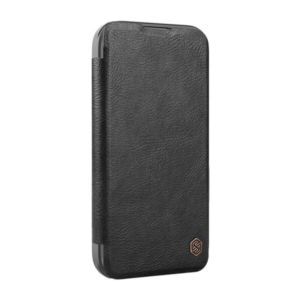 Nillkin Qin Prop Leather iPhone 16 ümbris (must)