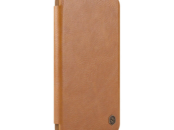 46652_1 Etui Nillkin Qin Prop Leather iPhone 16 (pruun)