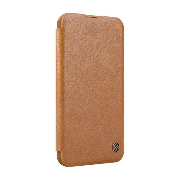 Etui Nillkin Qin Prop Leather iPhone 16 (pruun)
